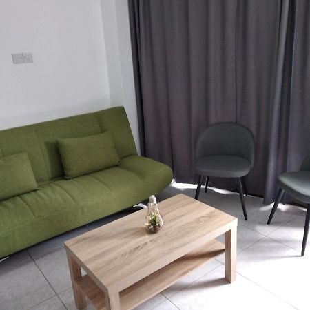 Cozy Place In The Heart Of Harbor Appartamento Paphos Esterno foto