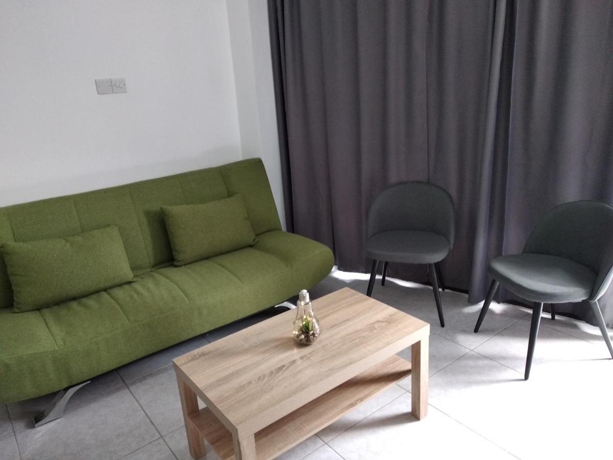 Cozy Place In The Heart Of Harbor Appartamento Paphos Esterno foto