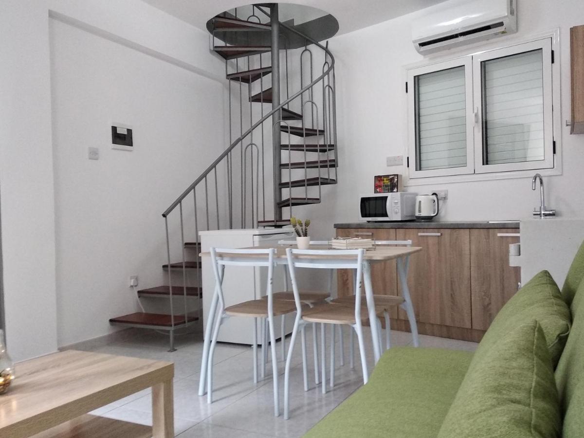 Cozy Place In The Heart Of Harbor Appartamento Paphos Esterno foto
