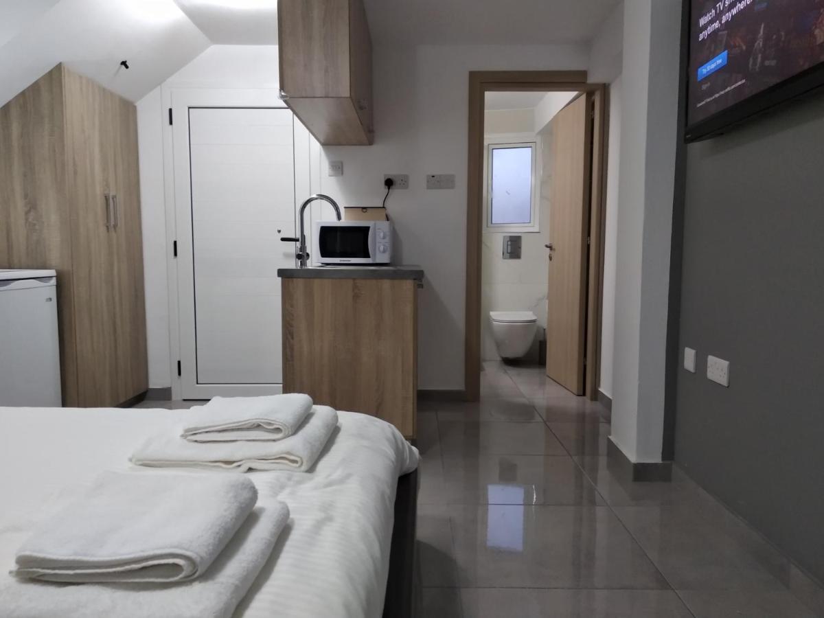 Cozy Place In The Heart Of Harbor Appartamento Paphos Esterno foto